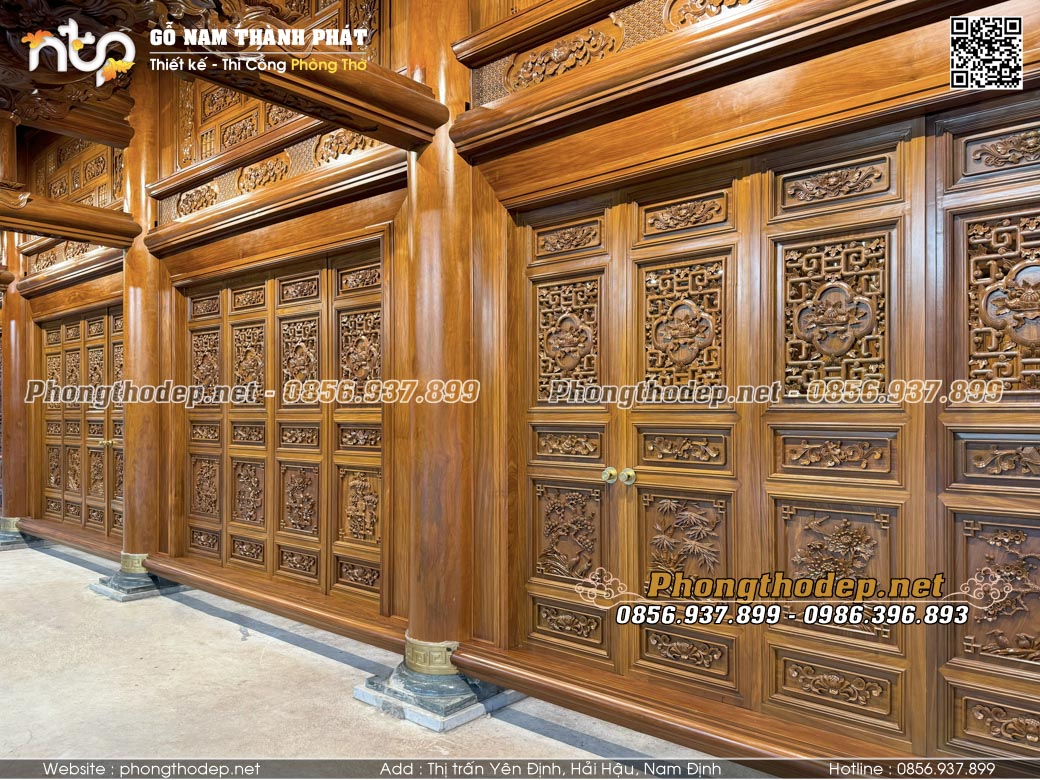 Hệ thống cửa bức bàn trong nhà gỗ 5 gian kẻ truyền 